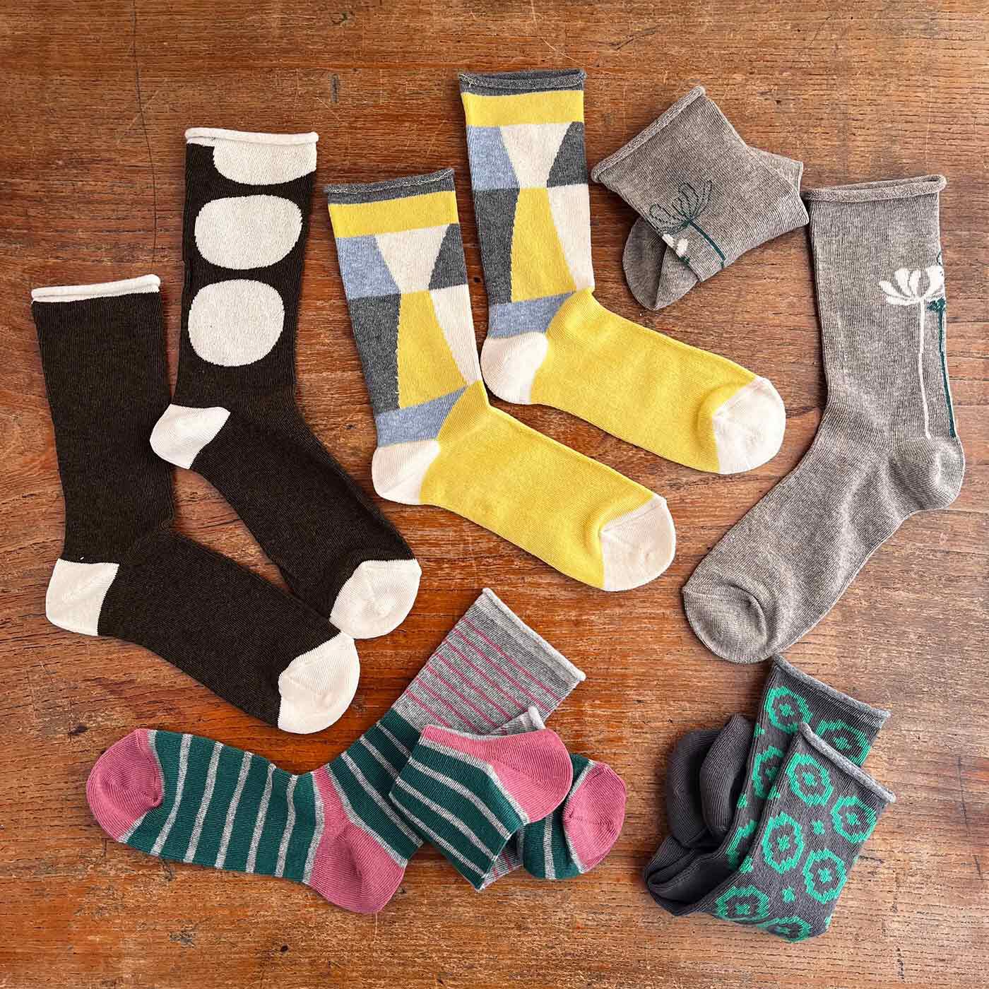 フェリシモの雑貨Kraso［クラソ］|サルビア ゴムなしでやさしいはき心地 ふんわりくつしたの会|いろいろな柄がスタンバイ。コレクションをお楽しみください！