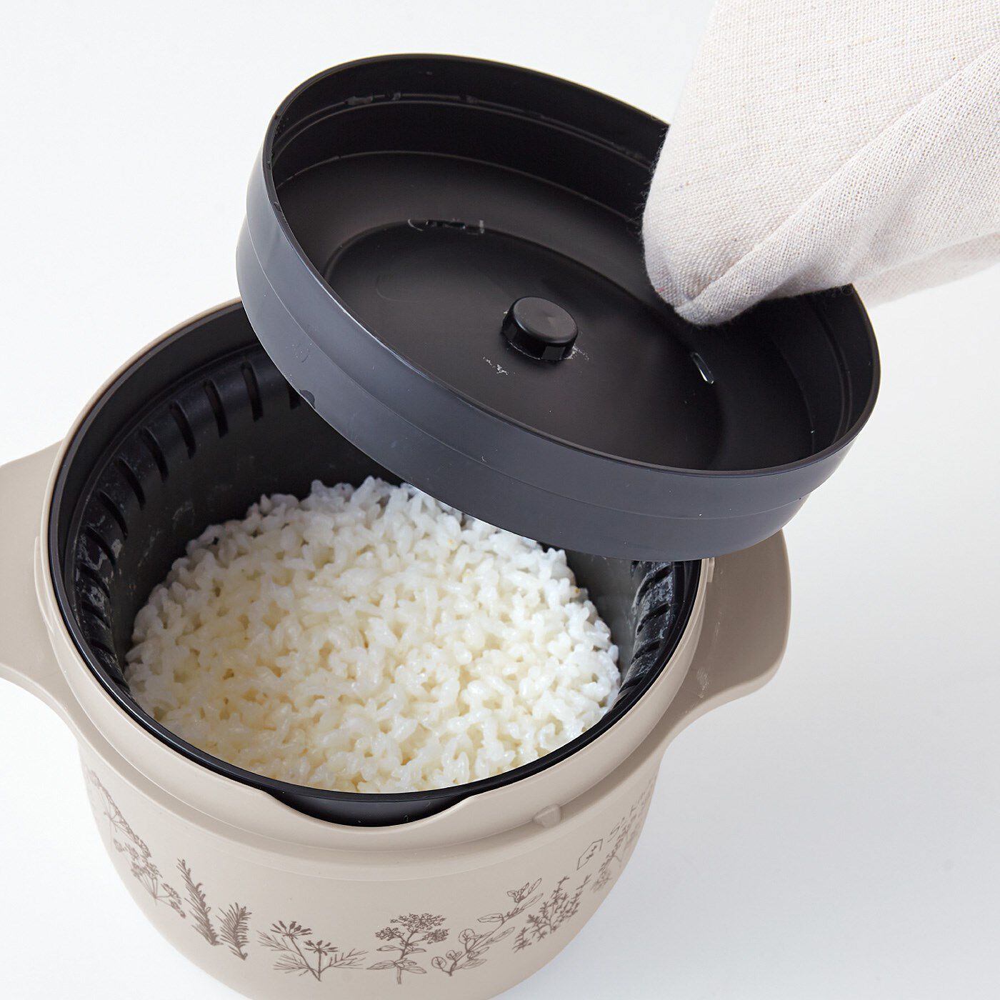 フェリシモの雑貨Kraso［クラソ］|エスキューブキッチンズ　2重容器で蒸気が循環　電子レンジでふっくら炊ける　スチームライスクッカー〈1合用〉|6．10分蒸らしてできあがり。