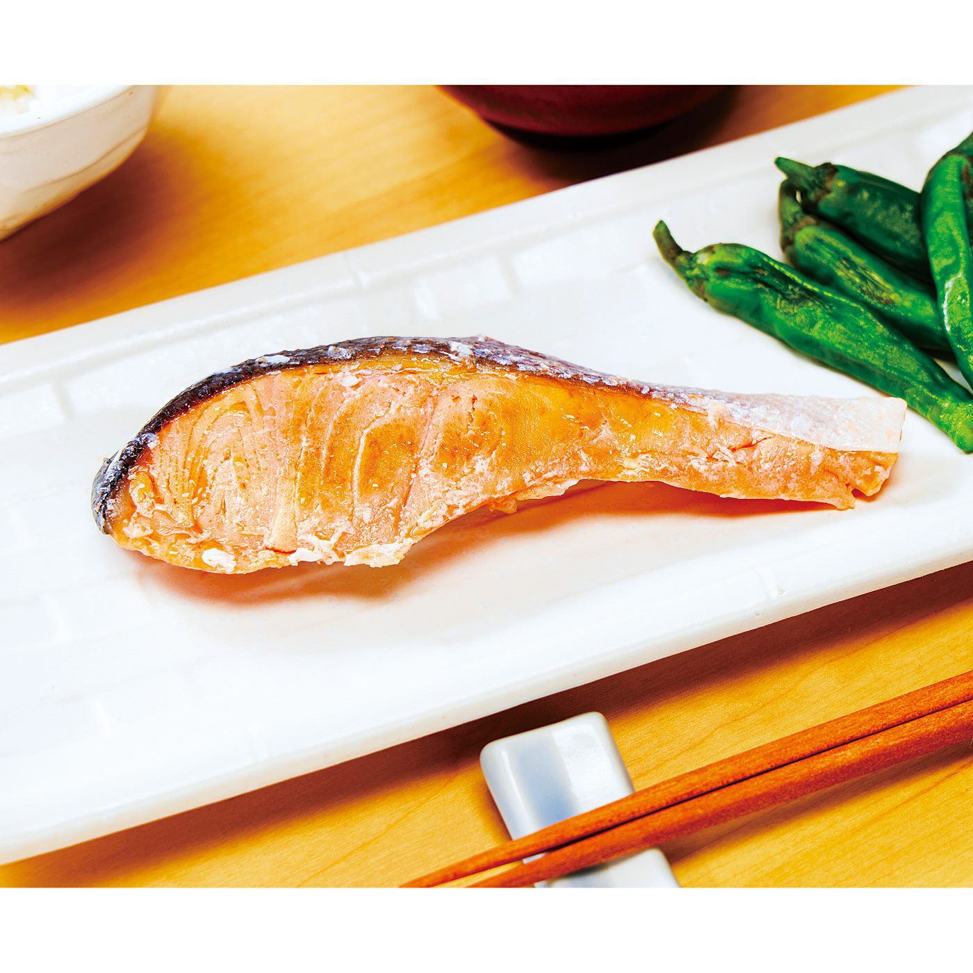 フェリシモの雑貨 Kraso|電子レンジで肉や魚がジュージュー焼ける！調理も片づけもらくちん赤いレンジパン