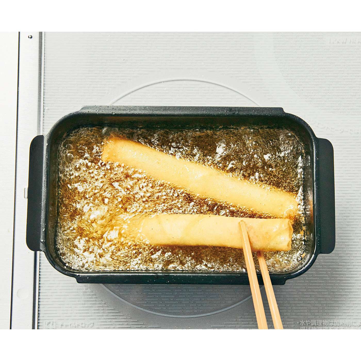 フェリシモの雑貨 Kraso|揚げ物らくちん 揚げざる付き　スリムな角型揚げ鍋セット|長い春巻きもゆったりの横幅約20cm♪
