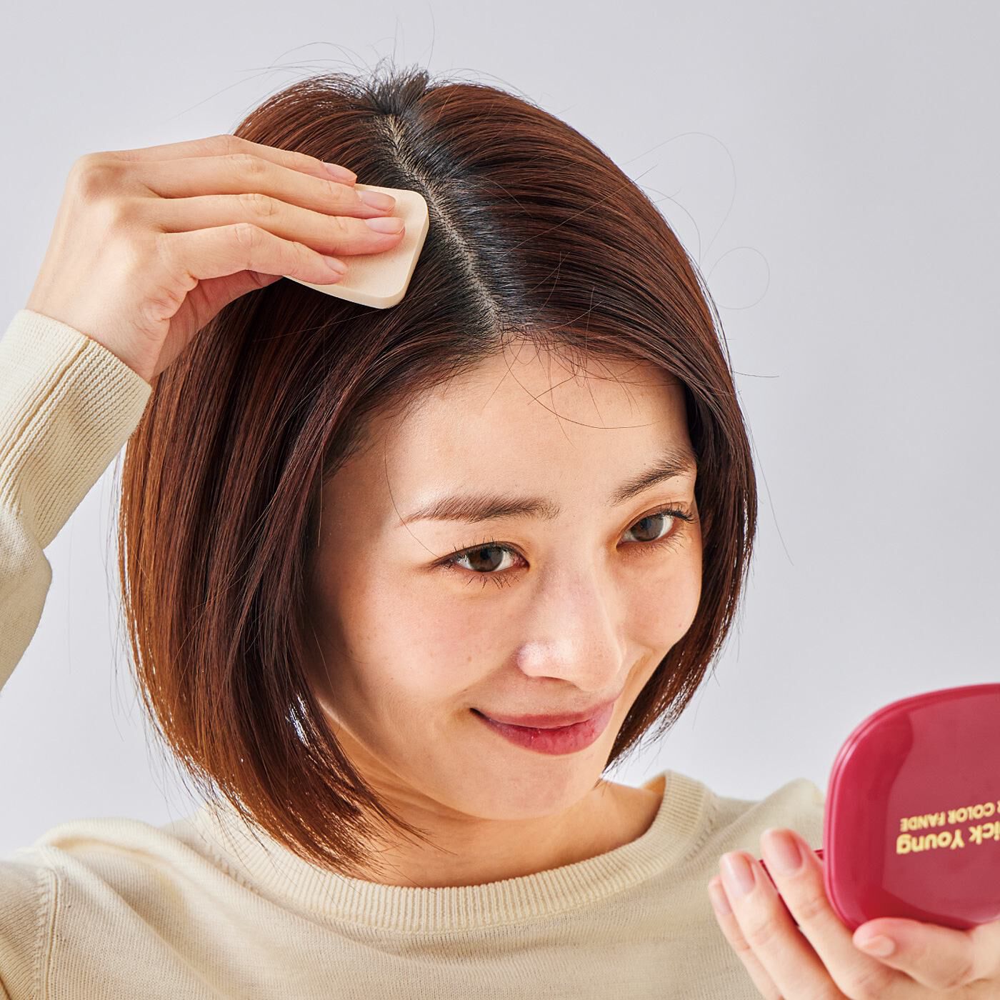 フェリシモの雑貨 Kraso|白髪も薄毛もささっとケア　ヘアファンデーション〈ダークブラウン〉の会