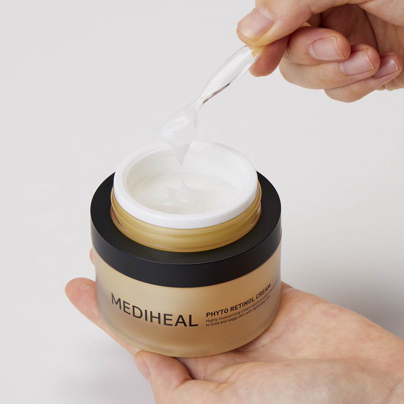フェリシモの雑貨 Kraso|ＭＥＤＩＨＥＡＬ　フィトレチノールクリームの会|スパチュラで適量をとります。
