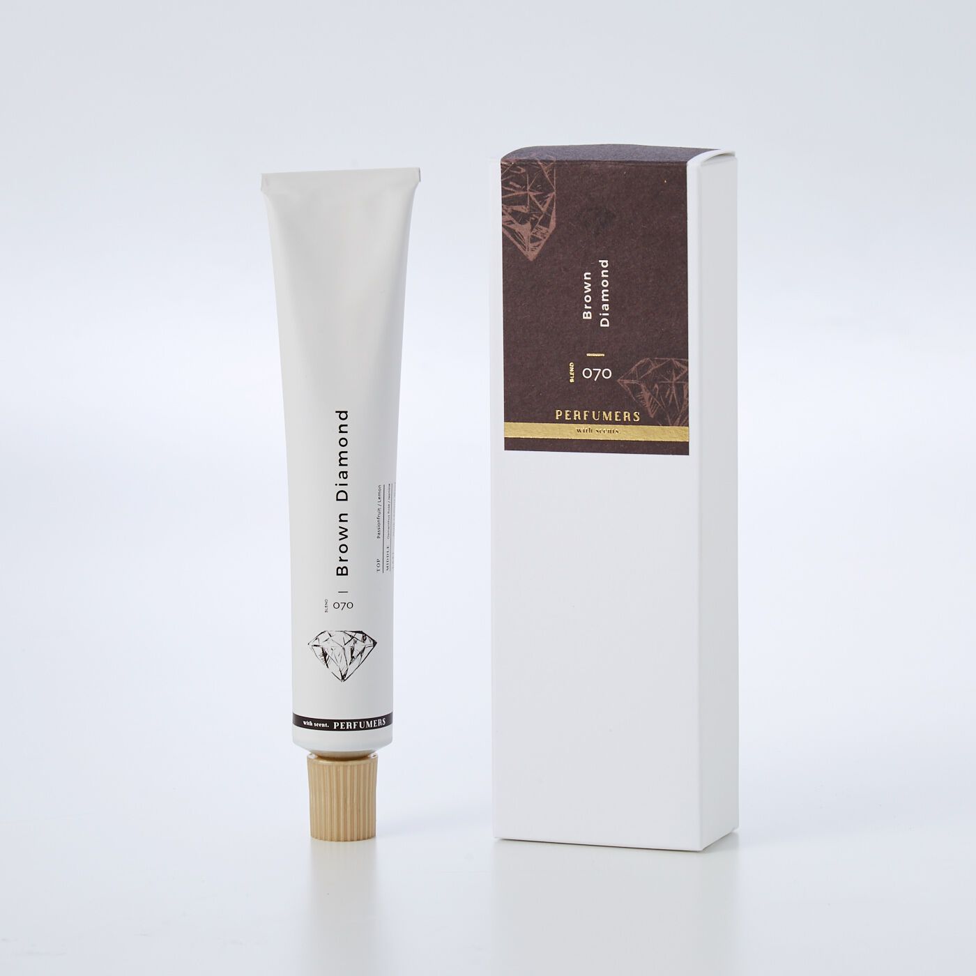 フェリシモの雑貨 Kraso|PERFUMERS  ハンド＆ボディクリームの会|おしゃれなパッケージ箱入りで、プレゼントにもおすすめです。