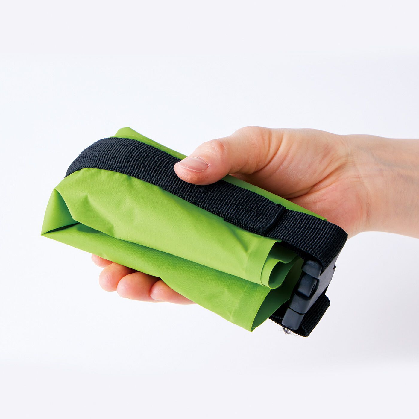 フェリシモの雑貨 Kraso|USEDo　まるで持ち運べる洗濯機　水を入れてシャカシャカするだけ　洗濯から脱水までできちゃうウォッシュバッグ〈３Ｌ〉|小さくたためて収納が省スペース。