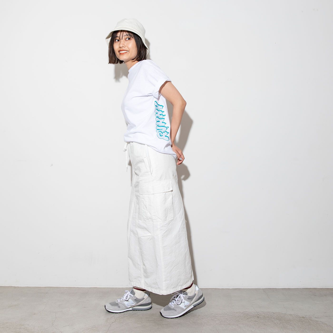 フェリシモの雑貨 Kraso|よしもとコラボ　おしゃれ着万歳Tシャツ〈ラニーノーズ〉|スカートコーデに！ ワントーンで合わせても素敵です。