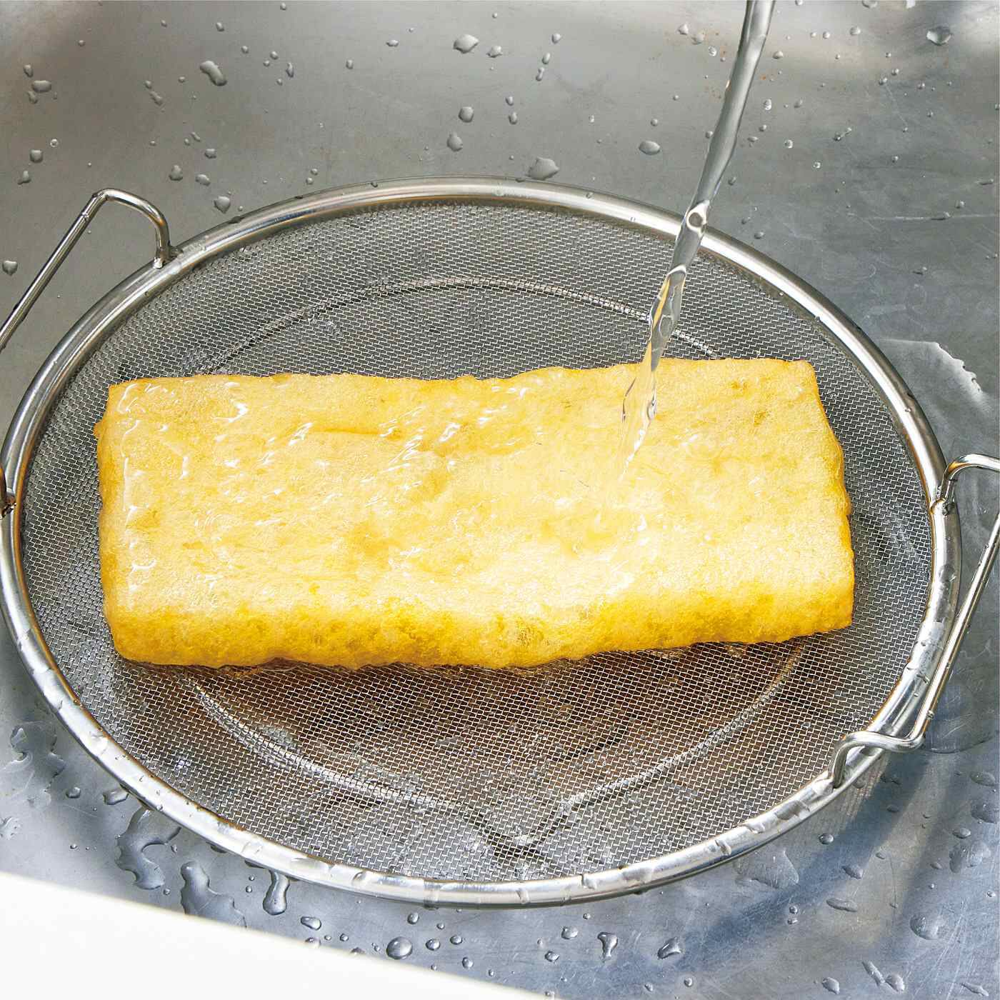 フェリシモの雑貨 Kraso|フライパンで簡単蒸し料理！　湯きり油きりにも使える　平たいメッシュプレートざる|油抜きに！