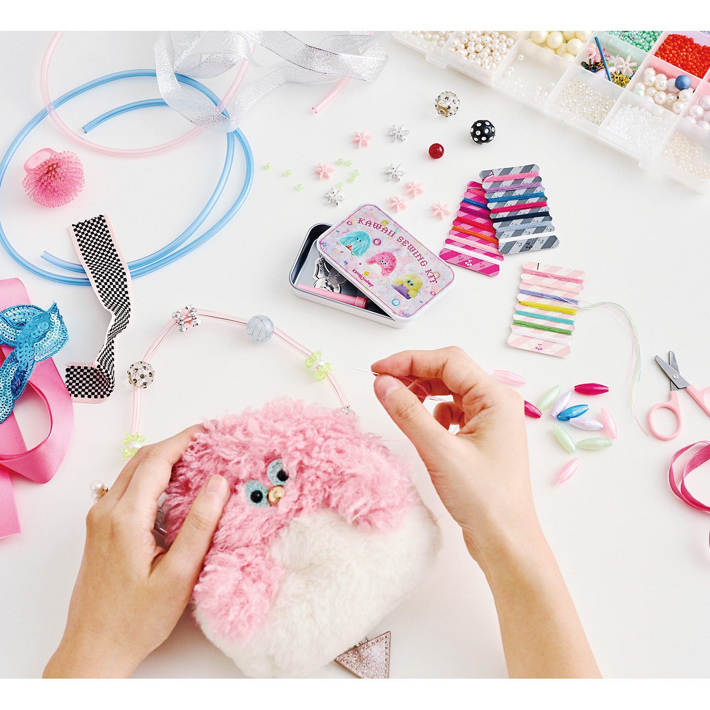 フェリシモの雑貨 Kraso|KAWAII COMPANY　１９８３年創業の大阪の町工場で生まれた　小さくてカワイイ　カラフルソーイングセットの会