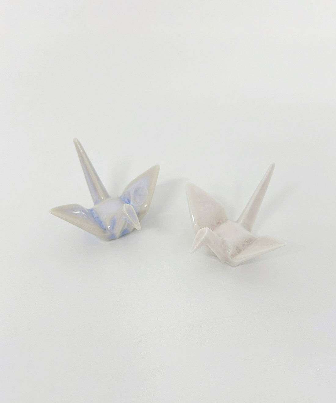 フェリシモの雑貨 Kraso|京都の伝統工芸品　京焼・清水焼の箸置き〈花結晶　折り鶴　紫・ピンク〉