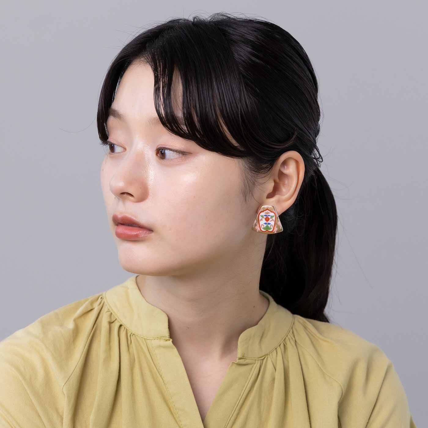 フェリシモの雑貨 Kraso|伝統工芸が横顔を彩る 古伊万里風やきものアクセサリーの会