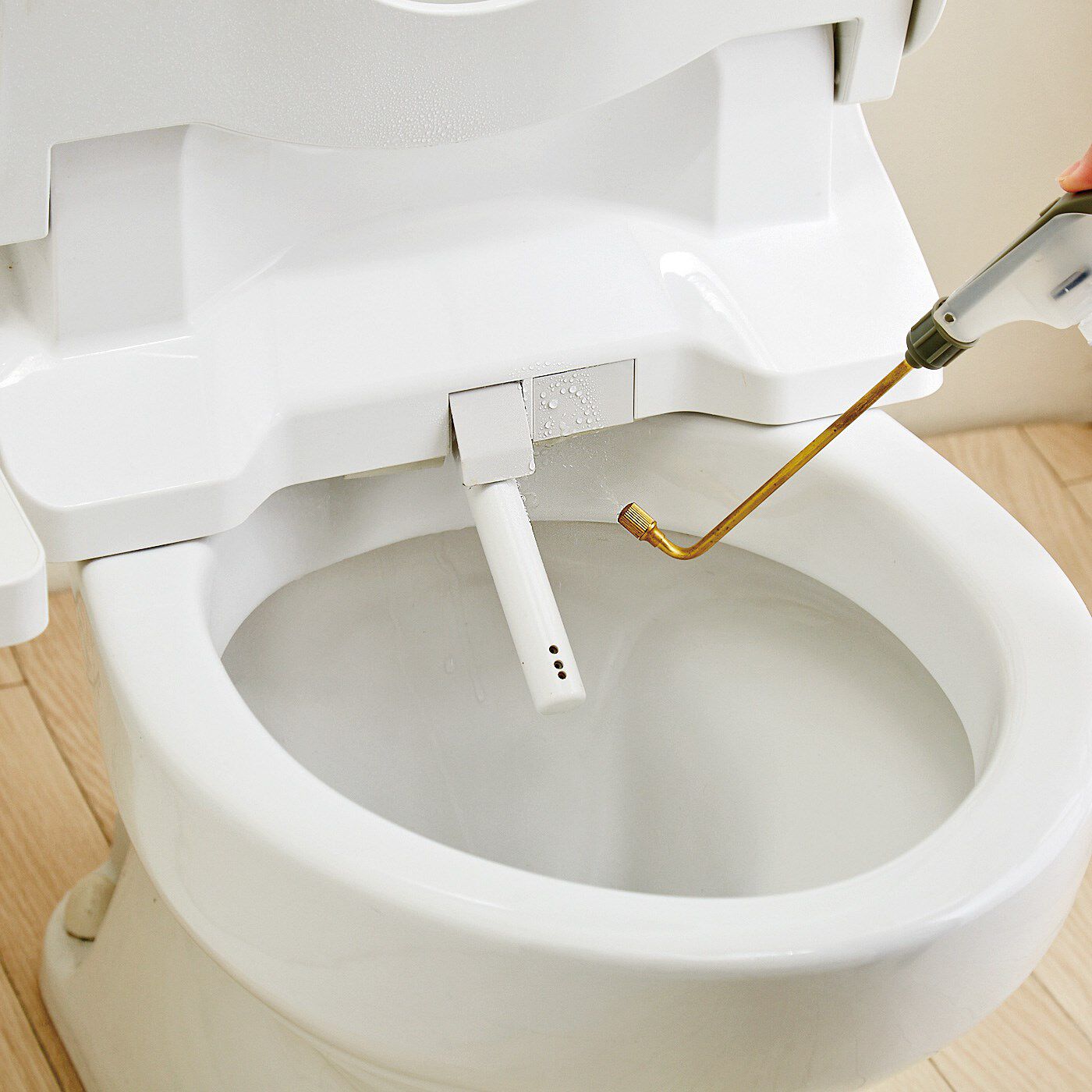 フェリシモの雑貨 Kraso|水の力で汚れを落とす！　トイレのふち裏やノズルにも届く　お掃除加圧スプレー|ノズルのお掃除にも。