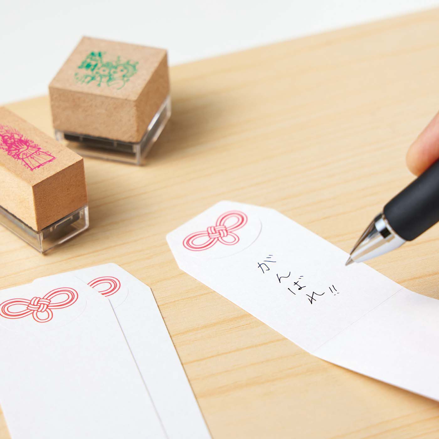 フェリシモの雑貨 Kraso|五月女ケイ子さんのレッツ古事記！！　神さまが後押し 開運スタンプの会|折りたたむとお守り形になるカードがたっぷり30枚。