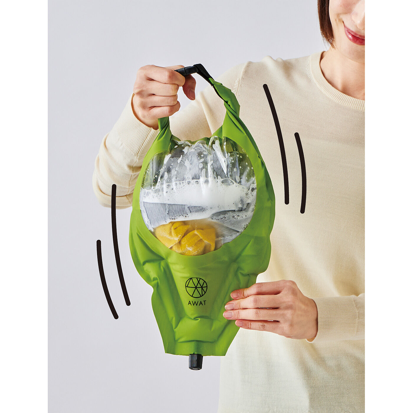 フェリシモの雑貨 Kraso|USEDo　まるで持ち運べる洗濯機　水を入れてシャカシャカするだけ　洗濯から脱水までできちゃうウォッシュバッグ〈３Ｌ〉