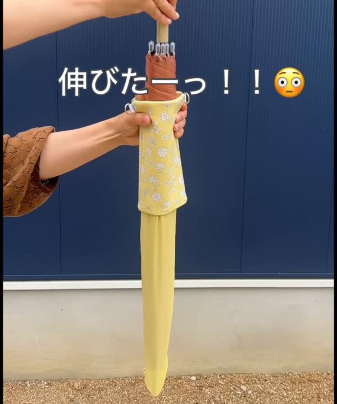 フェリシモの雑貨 Kraso|シュルッと入れてスポっと抜くだけ　斜めがけもできるスリムな傘ホルダーの会