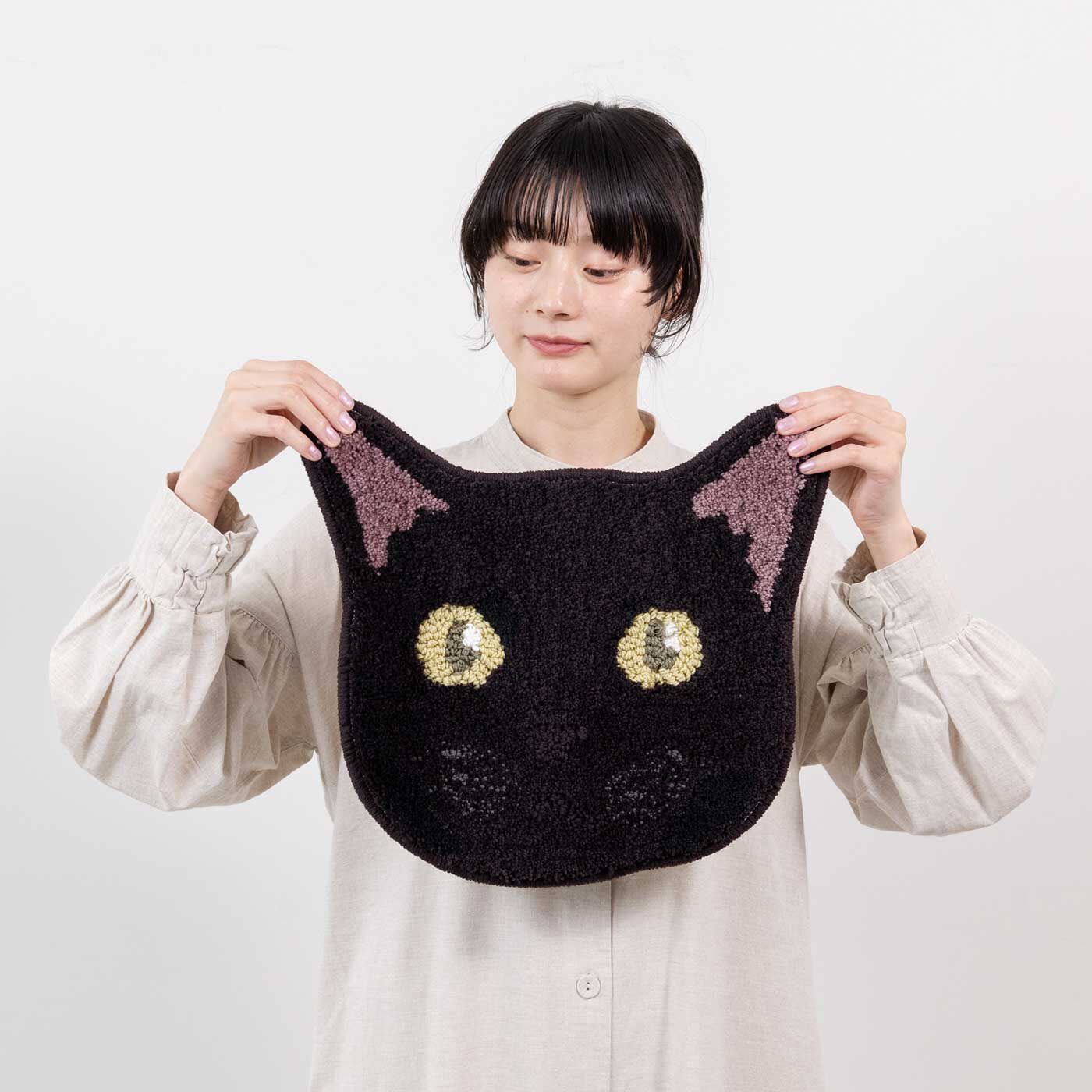 フェリシモの雑貨 Kraso|防ダニ・すべり止め 洗える猫の顔マット〈ネコカオ〉|結構大きいよ。
