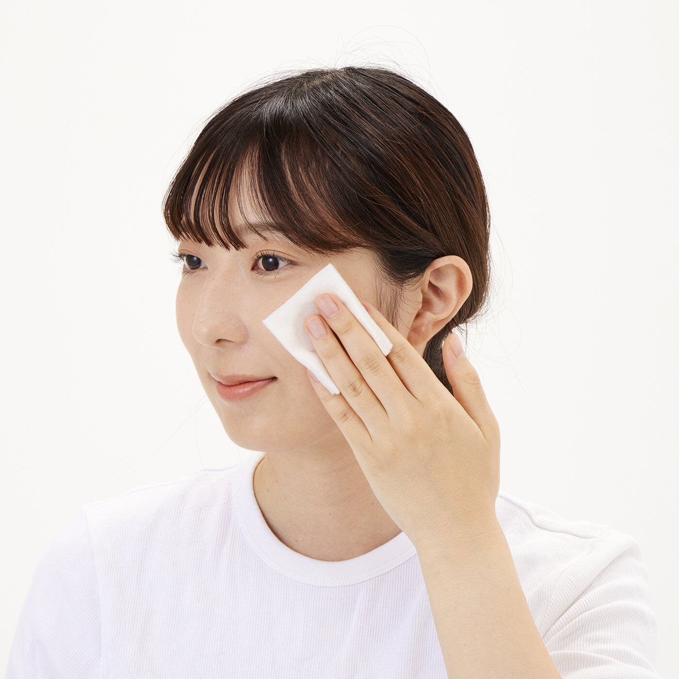 フェリシモの雑貨 Kraso|ＭＥＤＩＨＥＡＬ　ミルクブライトニングトナーの会|肌のキメに沿ってやさしく拭き取り、軽く叩いて肌になじませてください。