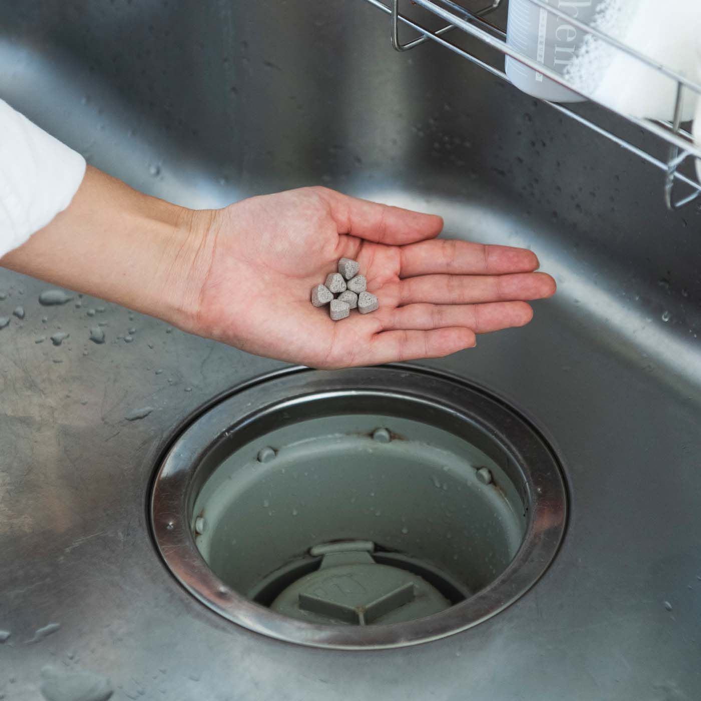 フェリシモの雑貨 Kraso|1/d for Drain　排水口ヌメリ予防剤バイオの会|1回、7粒を排水口に投入。
