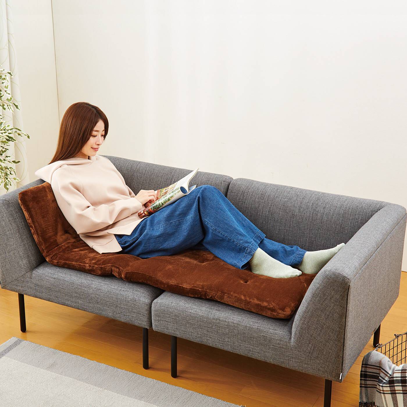 フェリシモの雑貨 Kraso|敷くだけでソファの弾力がよみがえる！　ごろ寝にもうれしいふかふかロングソファパッド3人掛け用〈ブラウン〉