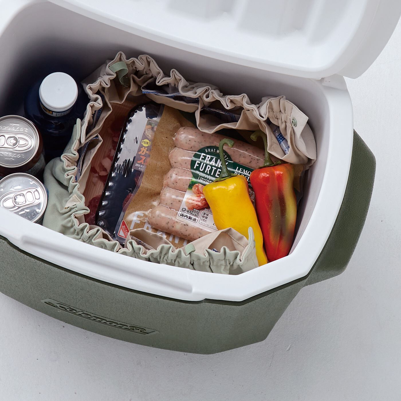 フェリシモの雑貨 Kraso|エスキューブキッチンズ　お手持ちの保冷剤を活用！　粗熱を取る冷水筒カバーの会|面で冷やせるので、クーラーボックスの仕切りに使っても◎。