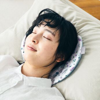 フェリシモの雑貨 Kraso | 綿とメッシュで首ひんやり お月さまのネックピロー