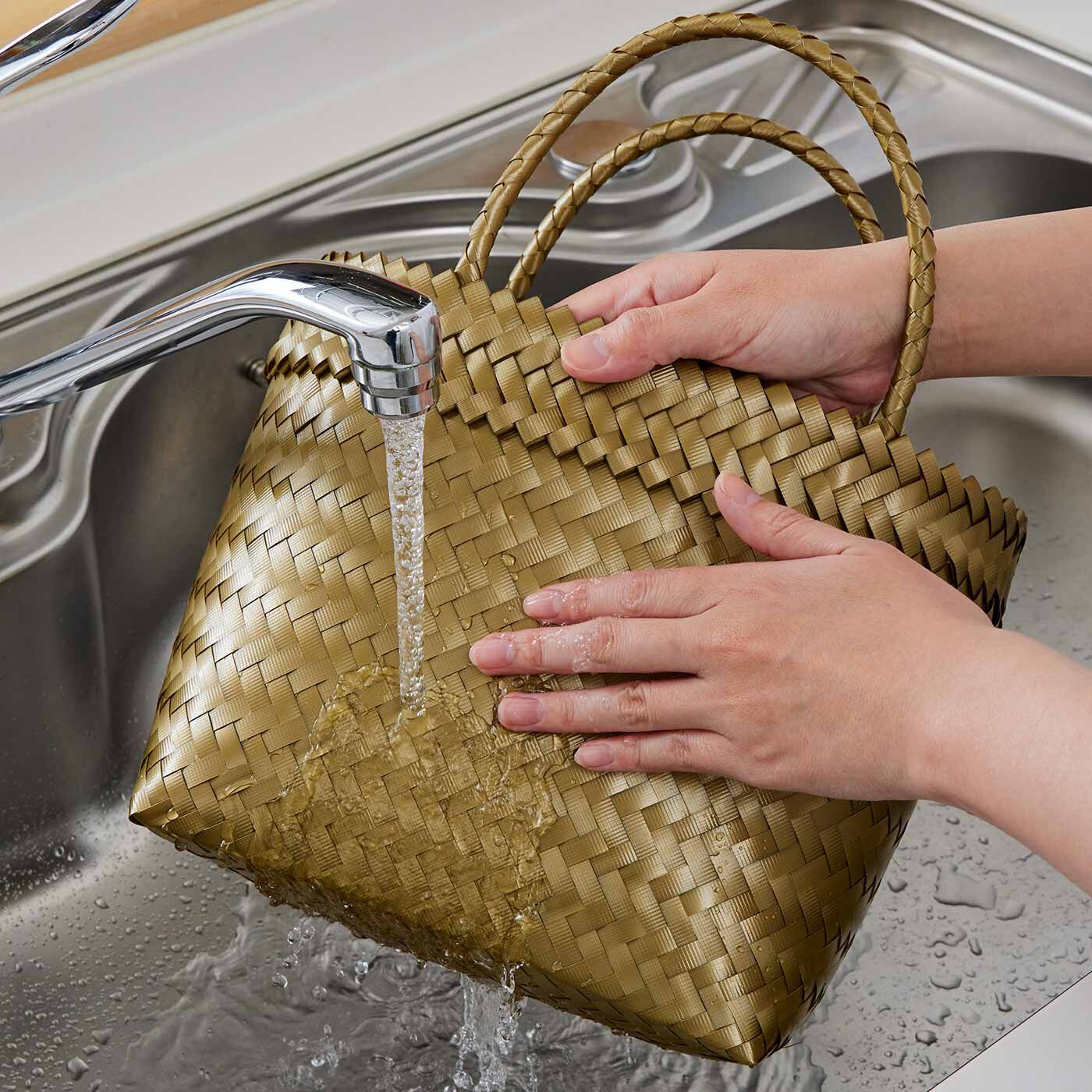 Couturier|軽やかにお出かけしよう！ 大人のプラかごバッグの会|汚れても水洗いできるのでお手入れも簡単。