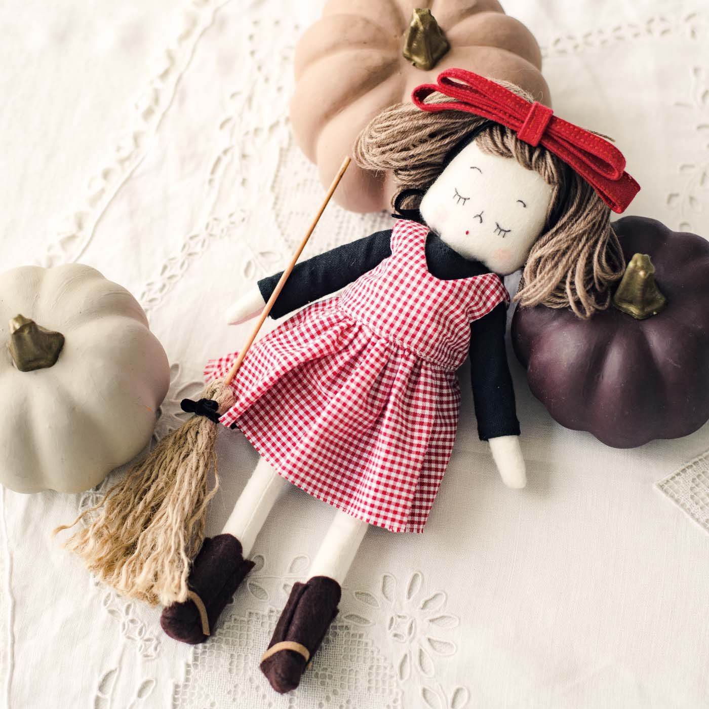 Couturier|おしゃれはおまかせ ほっこり癒やしの着せ替え人形（ボブヘア）|お人形が着用している「ナチュラルスタイル　12ヵ月のおしゃれを楽しむ着せ替えお洋服の会」のご注文受付期間は終了いたしました。ご了承ください。