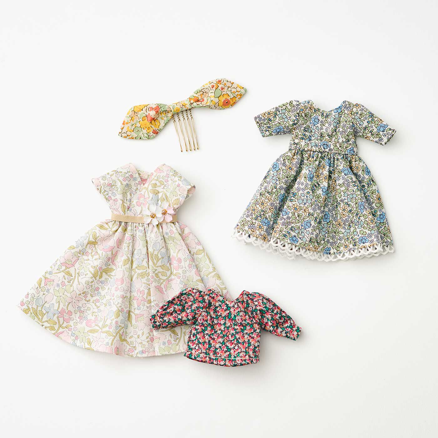 Couturier|お人形さんのためのちいさなファブリック　リバティプリントカットクロスセット〈スイート〉|作品の一例　※一部、セット内容以外の素材も使用しています。