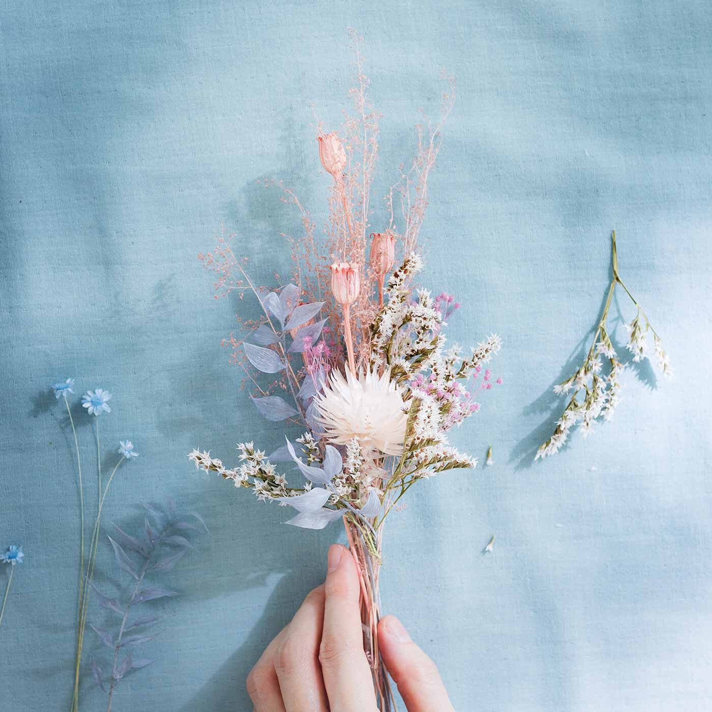 Couturier|【タイプが選べる】細長フォルムが素敵な 狭い空間にコンパクトに飾れる フラワーアレンジメント|※イメージです。お届けするタイプとは異なります。