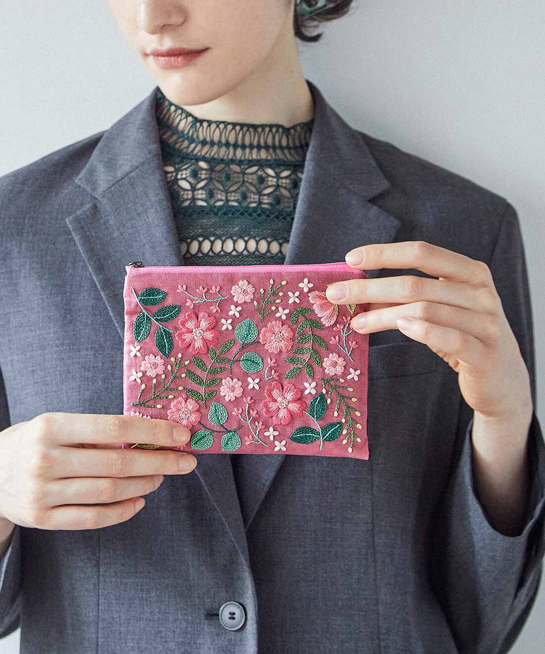 Couturier|大人カラーの色遣い 花園に可憐に咲きほこる 刺しゅう布小物の会
