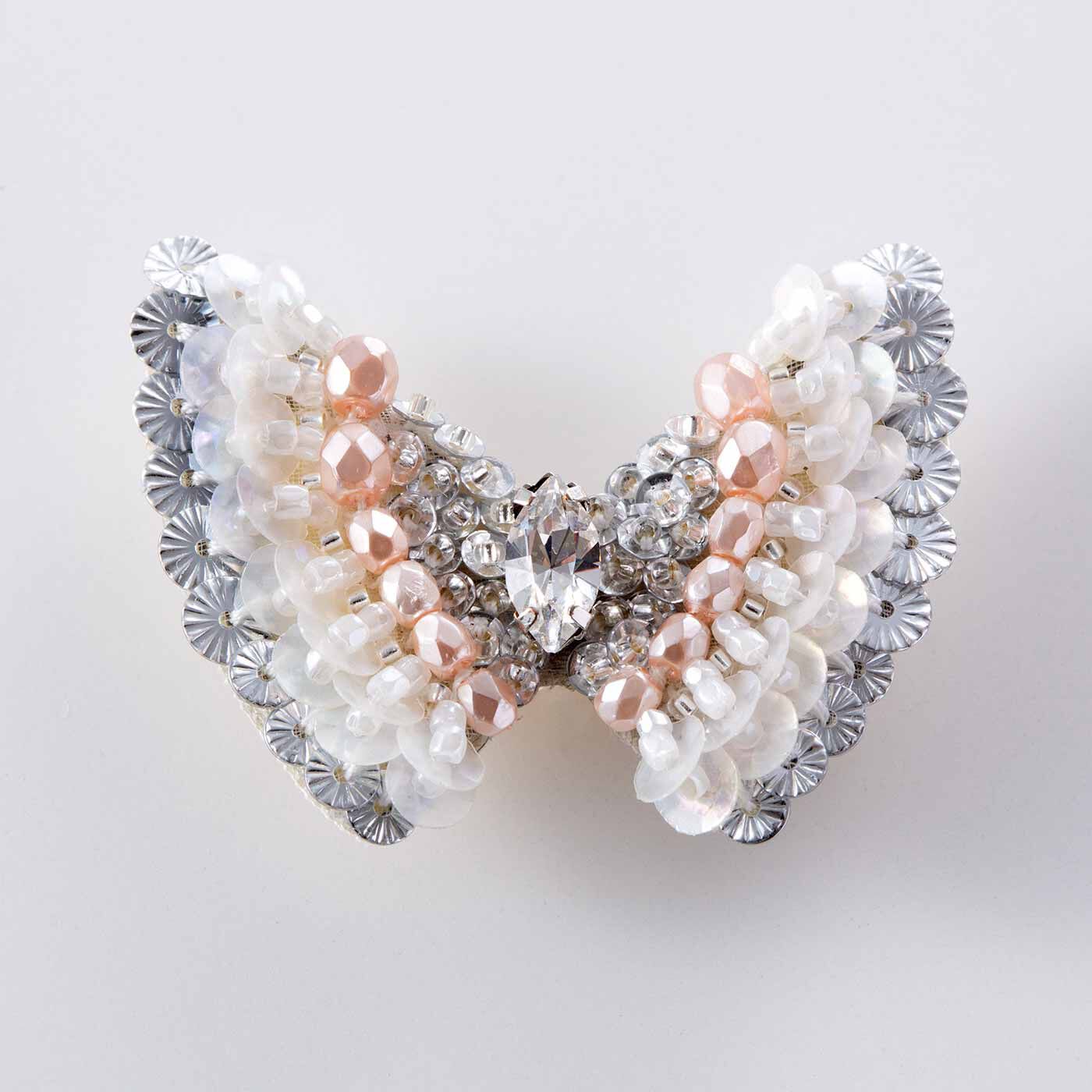 Couturier|スパンコールの華麗な彩りと輝き オートクチュールビーズ刺しゅうアクセサリーの会|氷河で見つけた蝶（ブローチ）