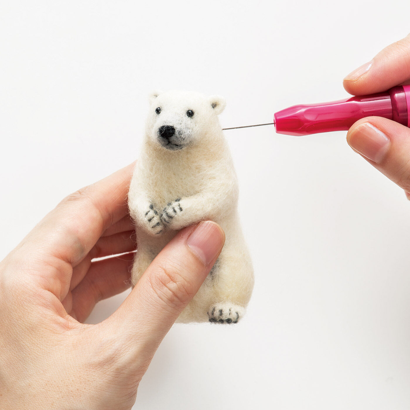 Couturier|旭山動物園・ボルネオの森応援商品　クチュリエ　息吹を感じるたたずまい　羊毛フェルトで作る動物たちの会|専用針でさくさく刺して作ります。