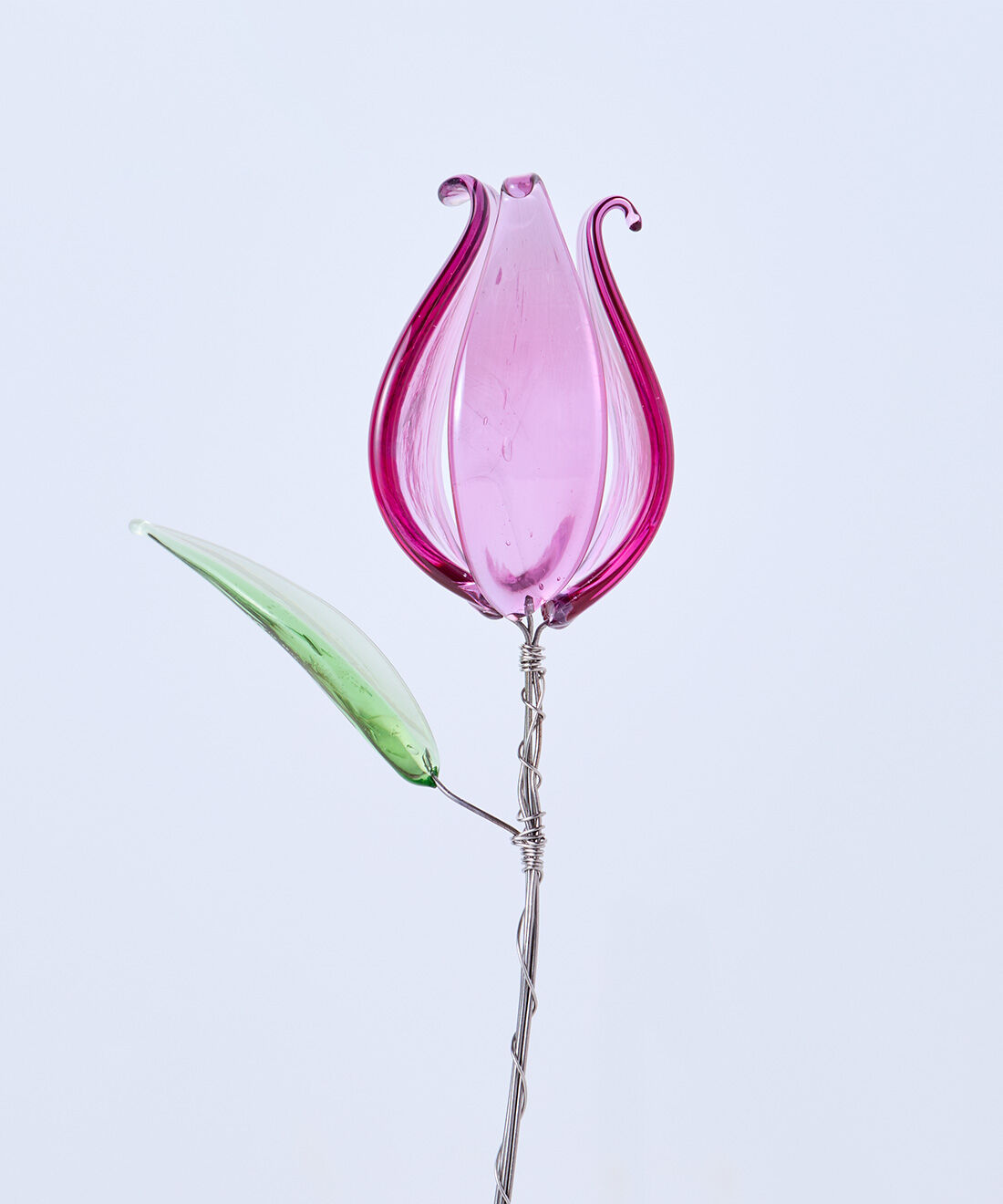 Couturier|【3月分よりお届け】チェコの職人お手製 ガラスパーツで咲かせる 季節のランプワークフラワーの会（期間予約）|初回はこのデザインからお届け 3月分お届け チューリップ