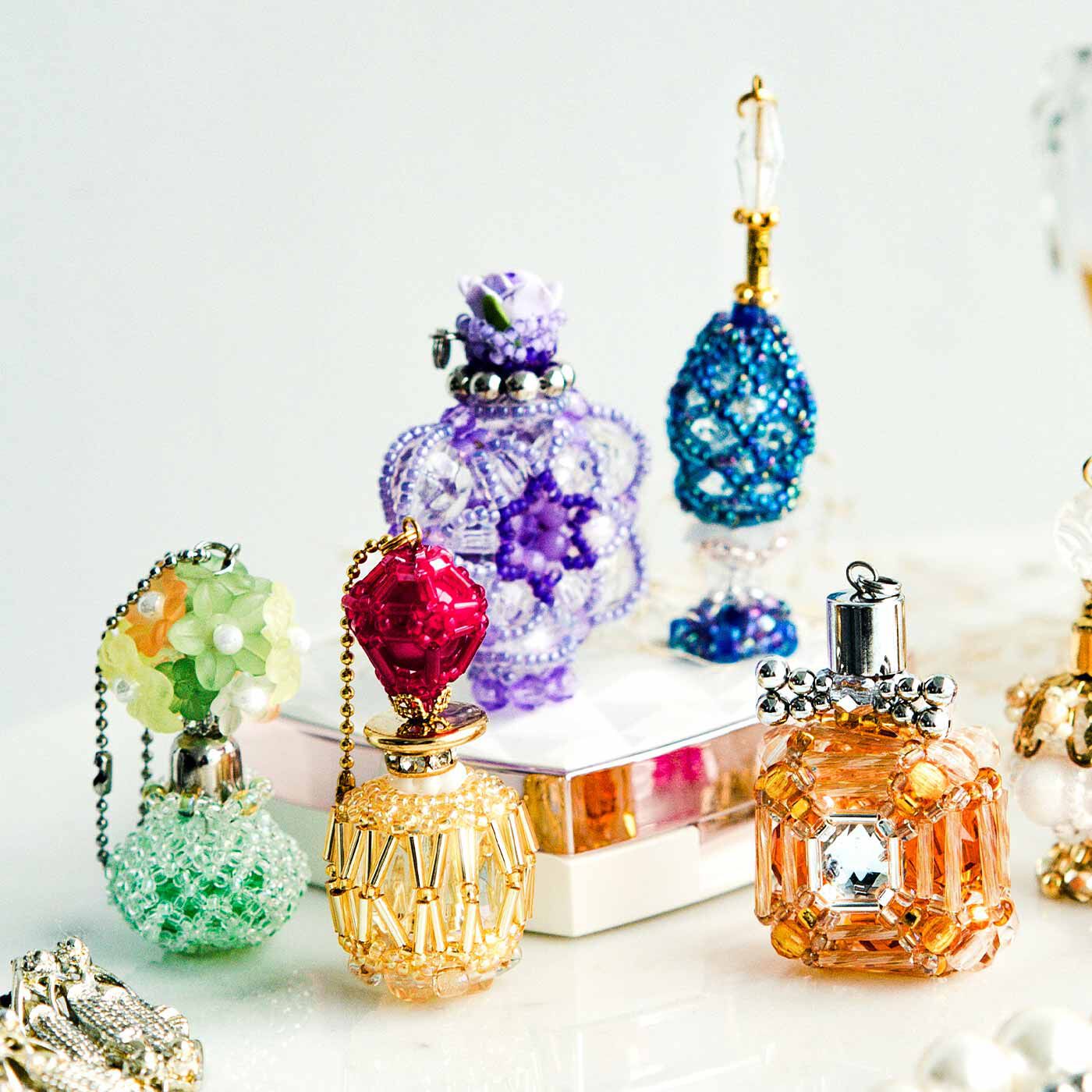 Couturier|きらめくビーズの優美なデザイン 小さなパフュームボトルの会