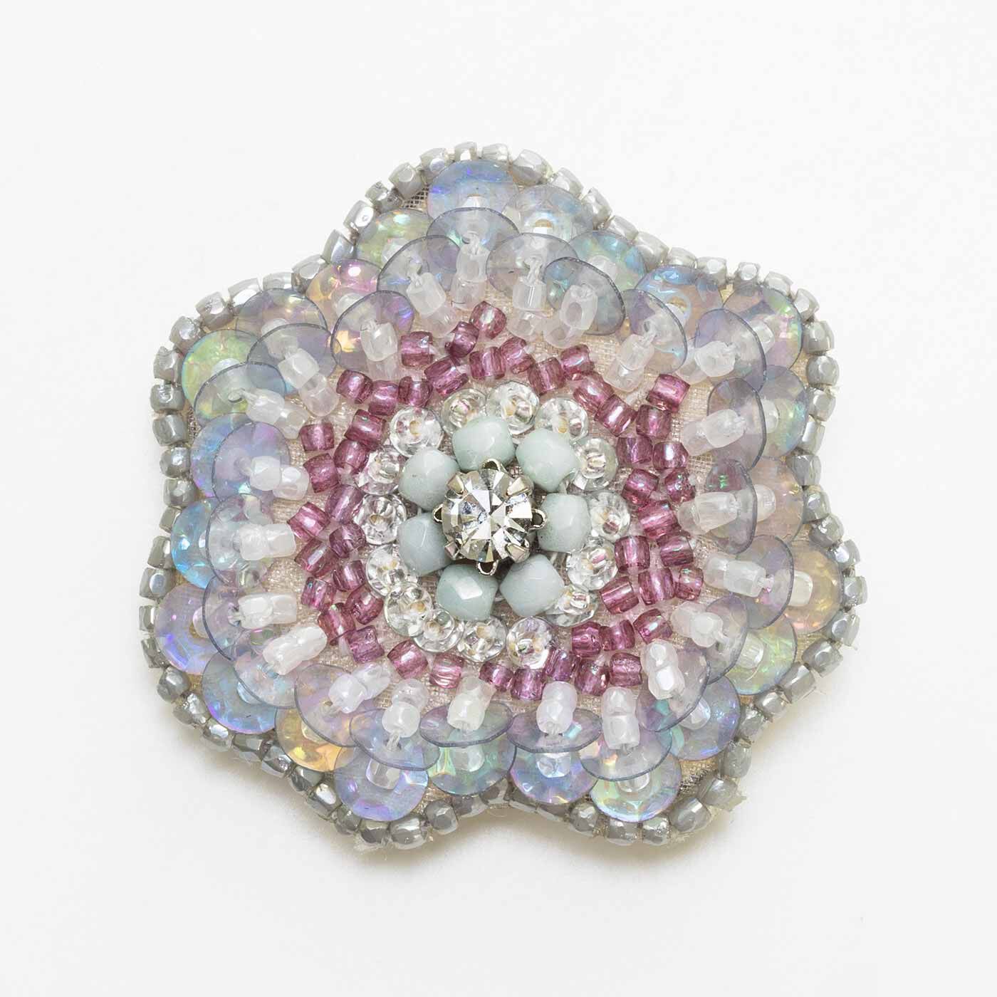 Couturier|スパンコールの華麗な彩りと輝き オートクチュールビーズ刺しゅうアクセサリーの会|花びらのような雫（しずく）（ブローチ）