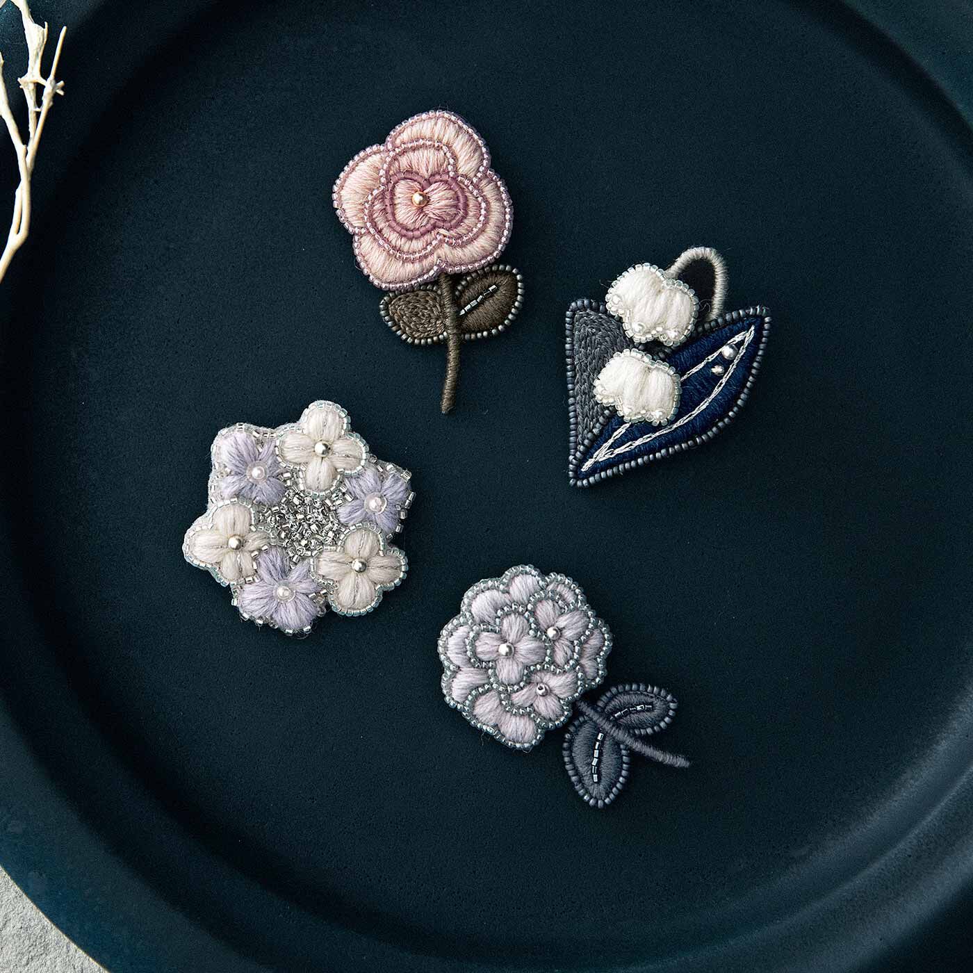 Couturier|きらりふわりやさしく咲いた お花の刺しゅうブローチの会