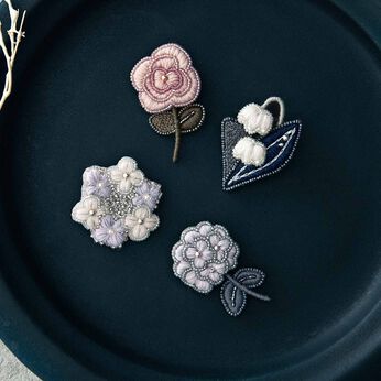 Couturier | ふわりやさしく咲いたお花の刺しゅうブローチ
