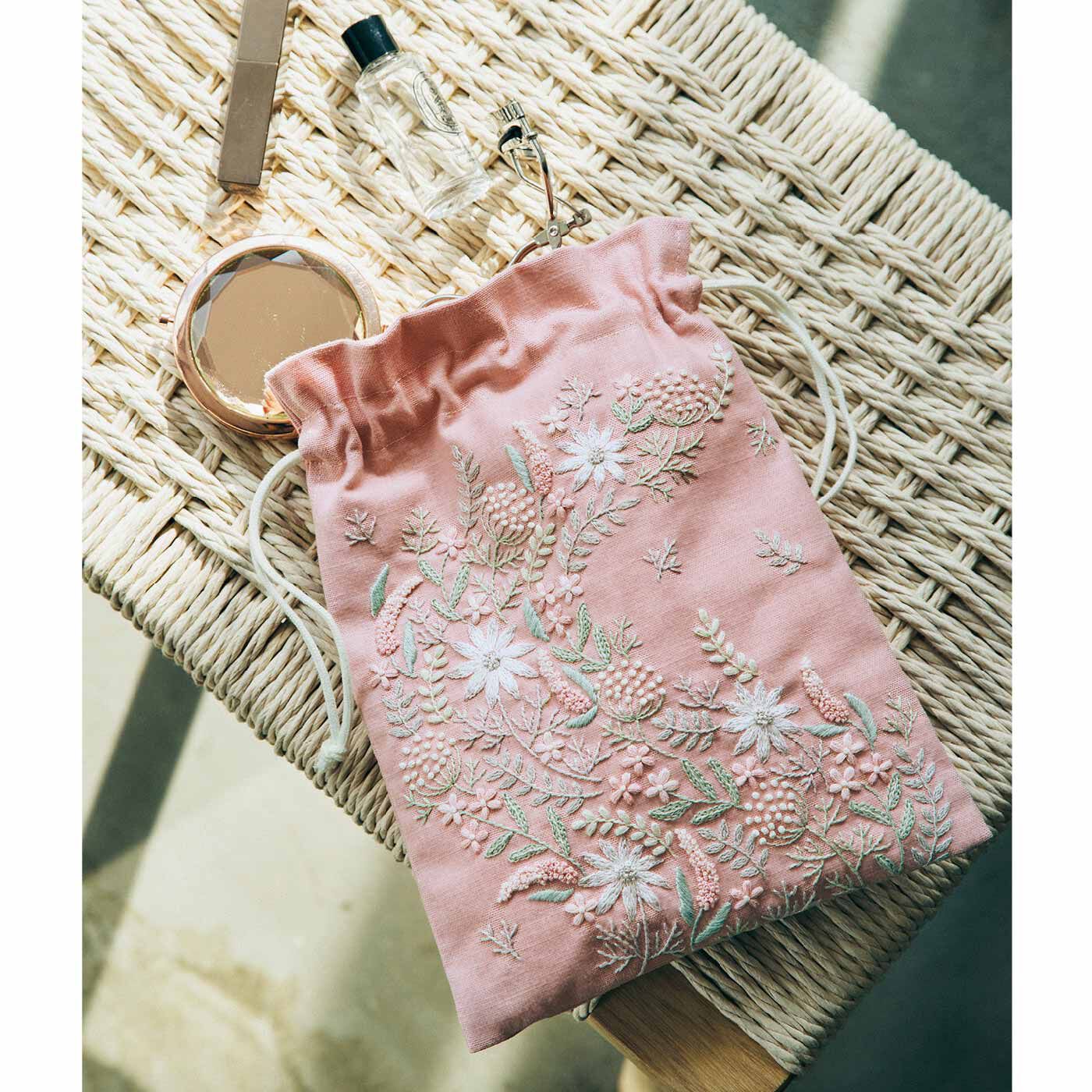 Couturier[クチュリエ]|多彩な色で魅せる豊かな世界 植物をぎゅっと詰め込んだ 刺しゅうポーチの会