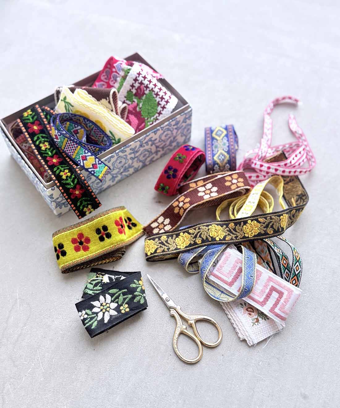 Couturier|老舗リボン店から見つかった ヴィンテージチロリアンテープ