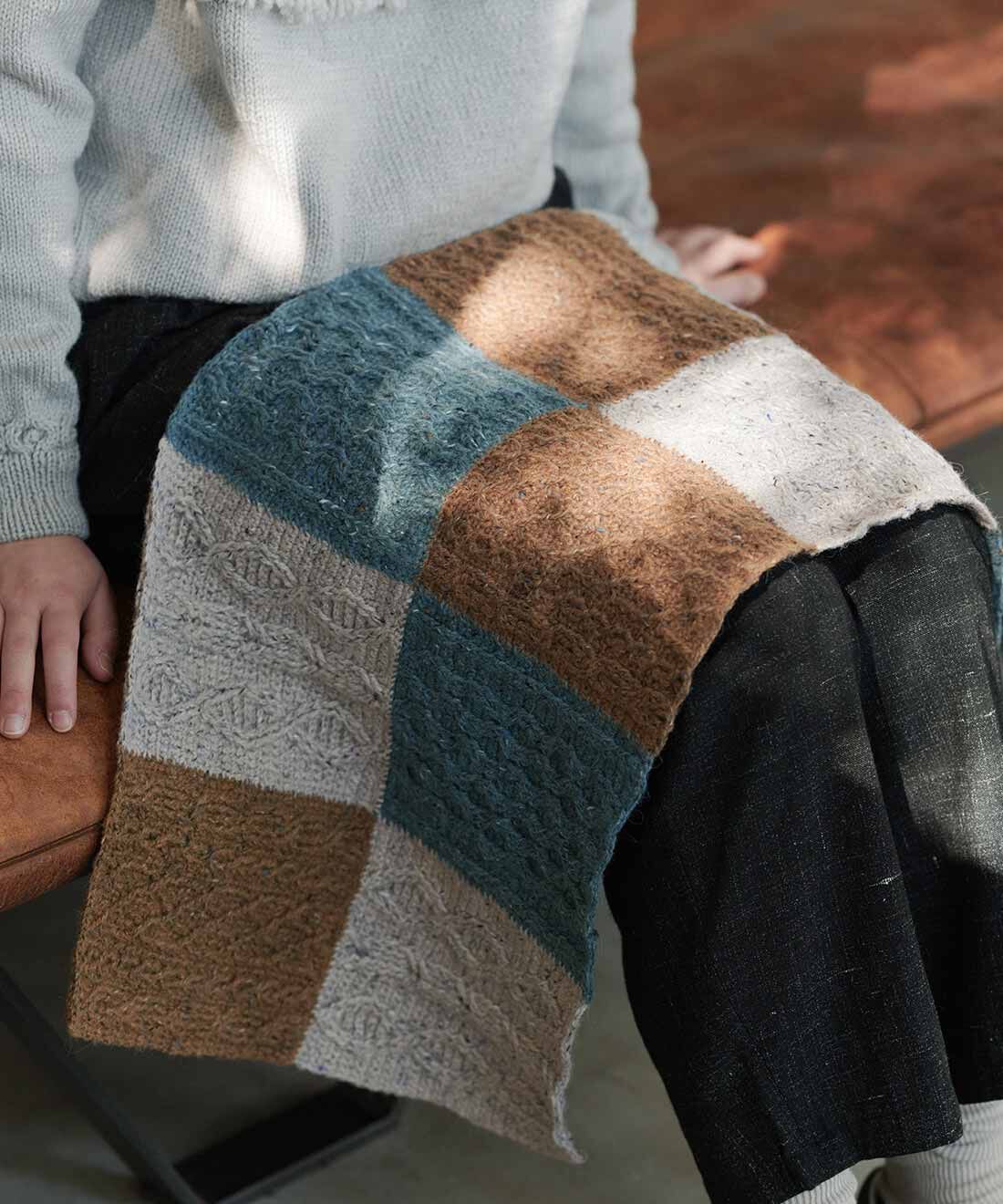 Couturier|英国の息吹を感じて ROWAN FeltedTweedで編む かぎ針アラン模様の小物の会|編みつなぐと、軽いひざかけにも。