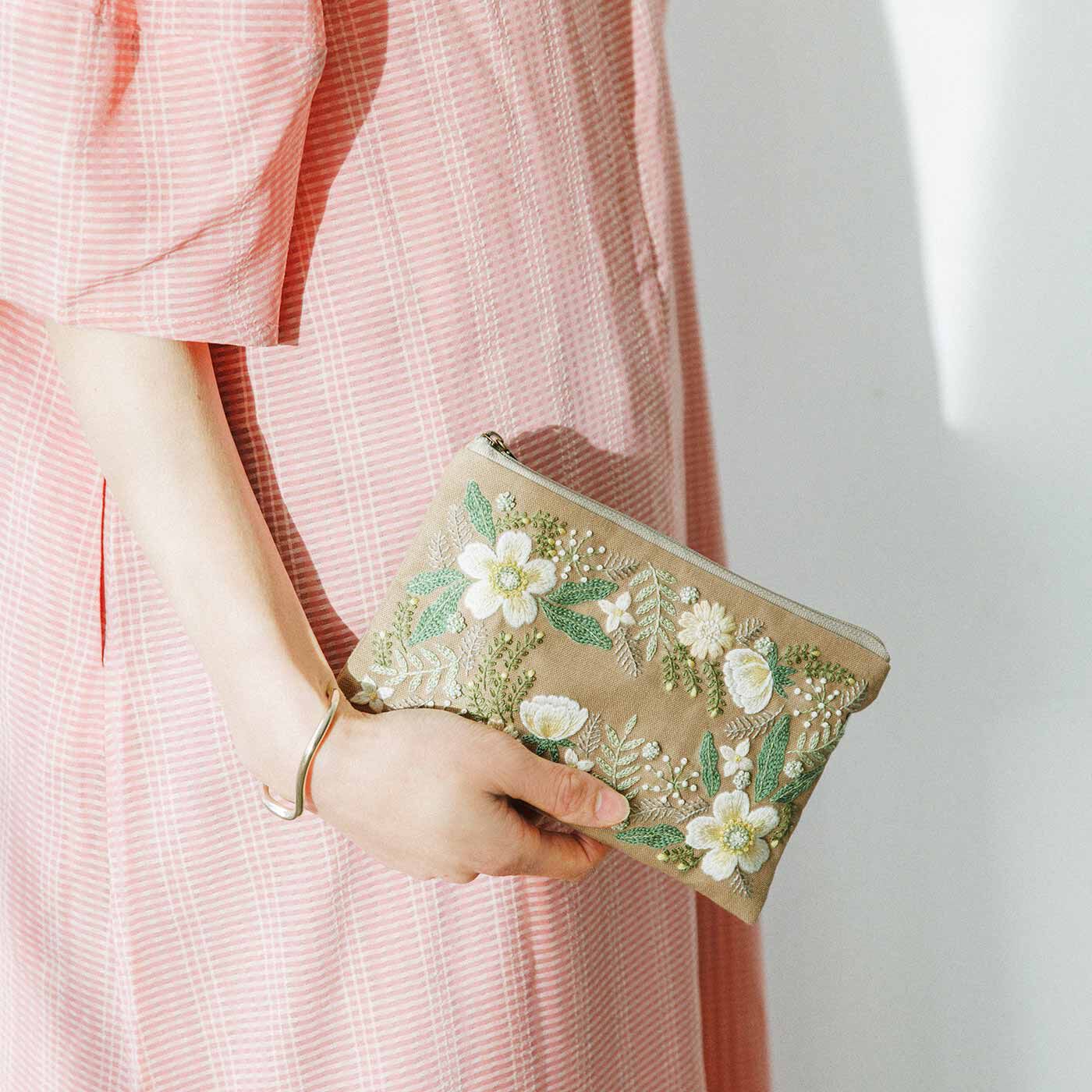 Couturier[クチュリエ]|多彩な色で魅せる豊かな世界 植物をぎゅっと詰め込んだ 刺しゅうポーチの会