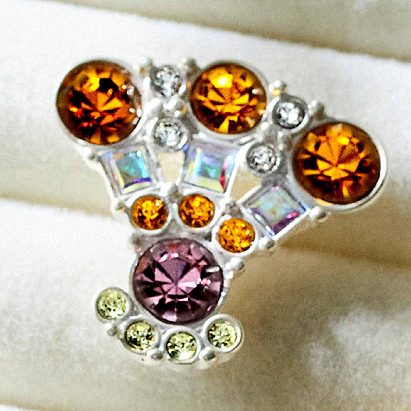 Couturier|貼るだけで完成！ カラフルビジューのピンブローチの会|クラスペディアのブーケ