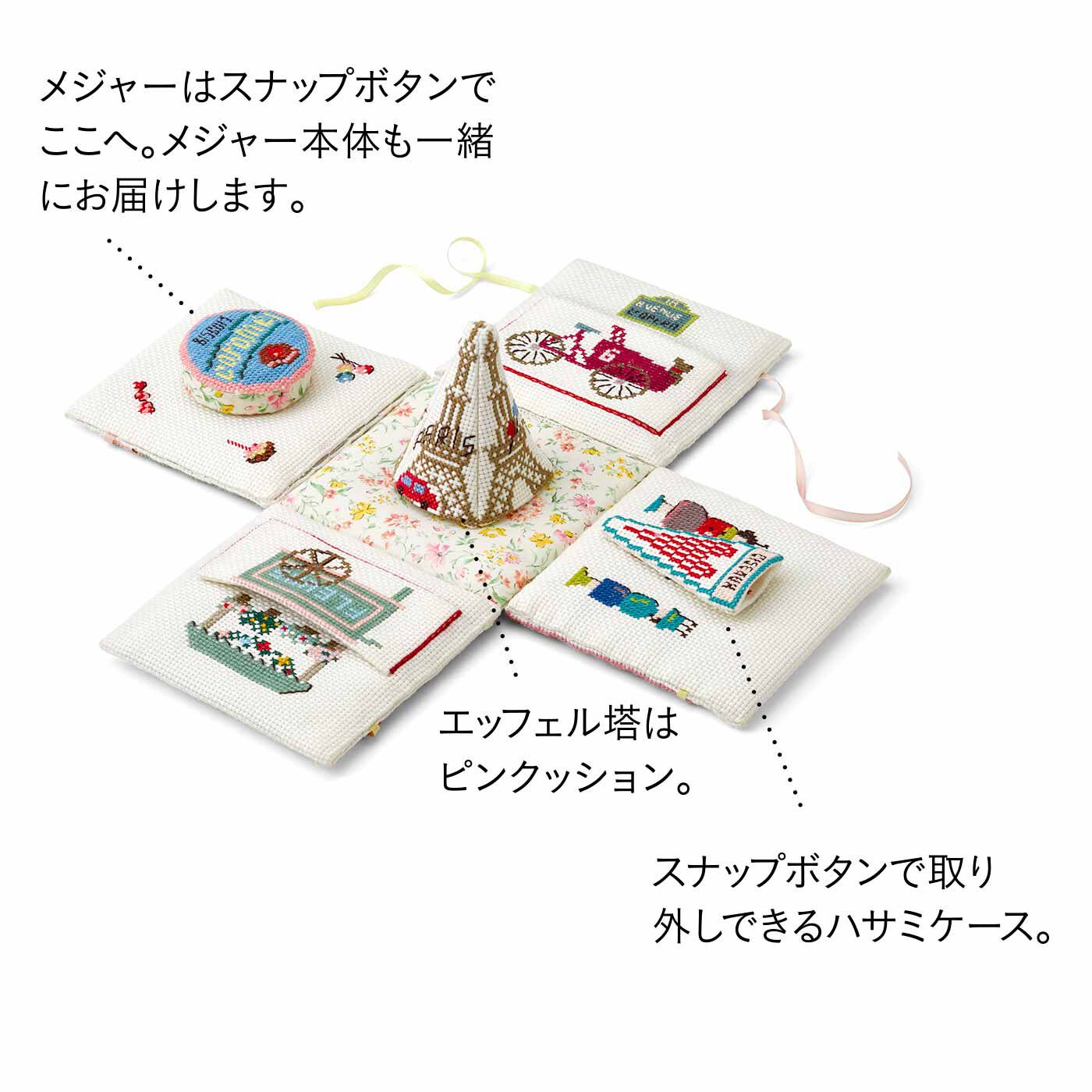 Couturier|【クチュリエクラブ会員限定】パリの美しいアーケード街をクロスステッチ あこがれとこだわりのお裁縫箱の会|ふたを開けると、4面が開いてびっくり箱のよう！