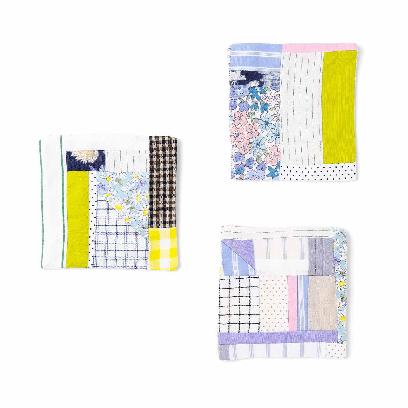 Couturier|HANDMADEが気になってきたら tekitaraとラブ＆ピースな気持ちで作った パッチワークプロジェクトバッグの会|どんなに小さな布の切れ端も、宝ものに見えてくるのが手づくりマジック。プロジェクトバッグとおそろいのコースターでひと息ついて。