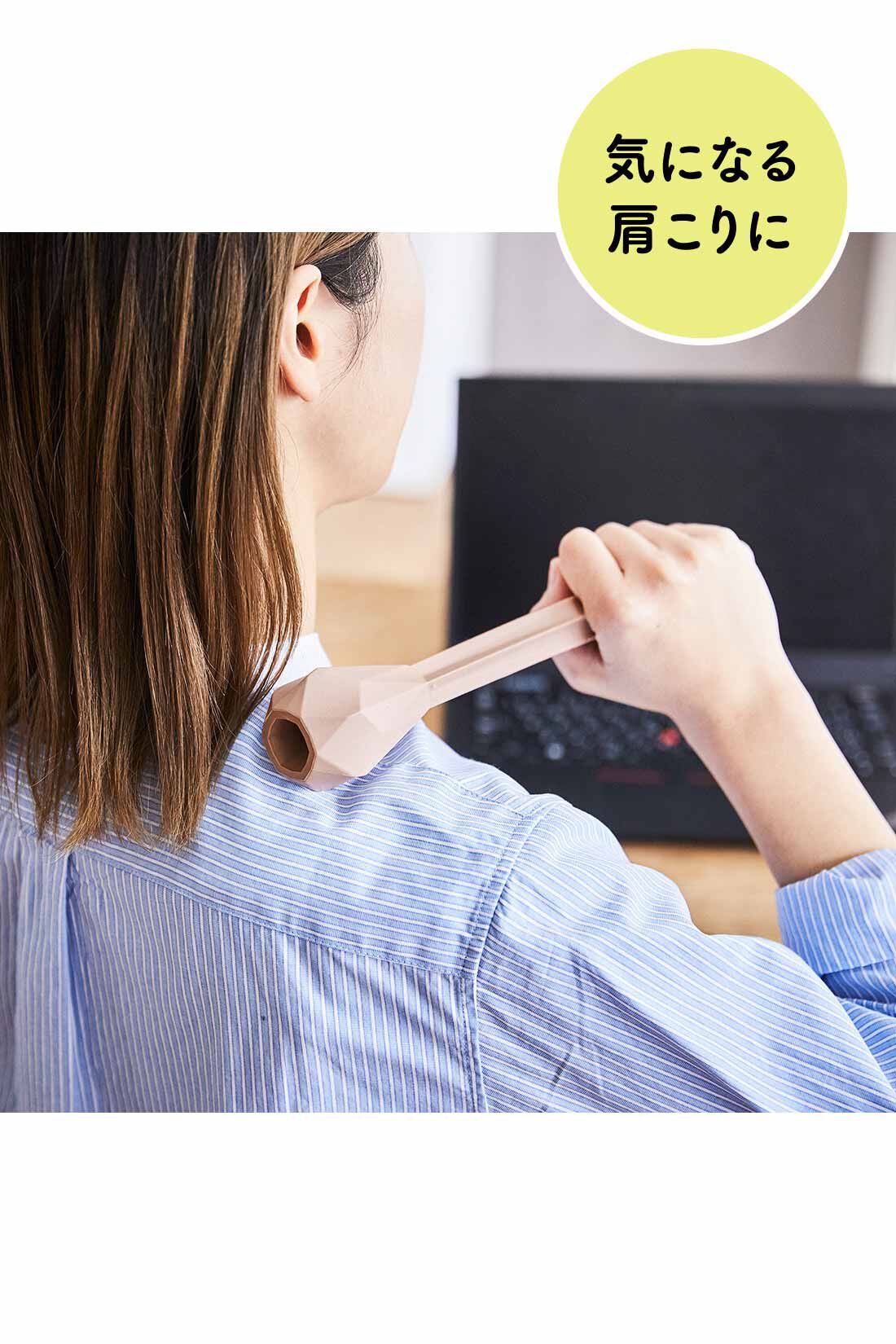 ミニツク|しなってトントン気持ちいい インテリアになじむショルダーマッサージスティック
