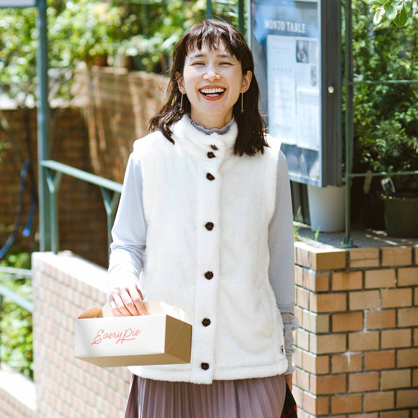 フラウグラット 首もとから腰まであったか すっきりハイネックのふわほわ軽ボアベストの会【送料無料】