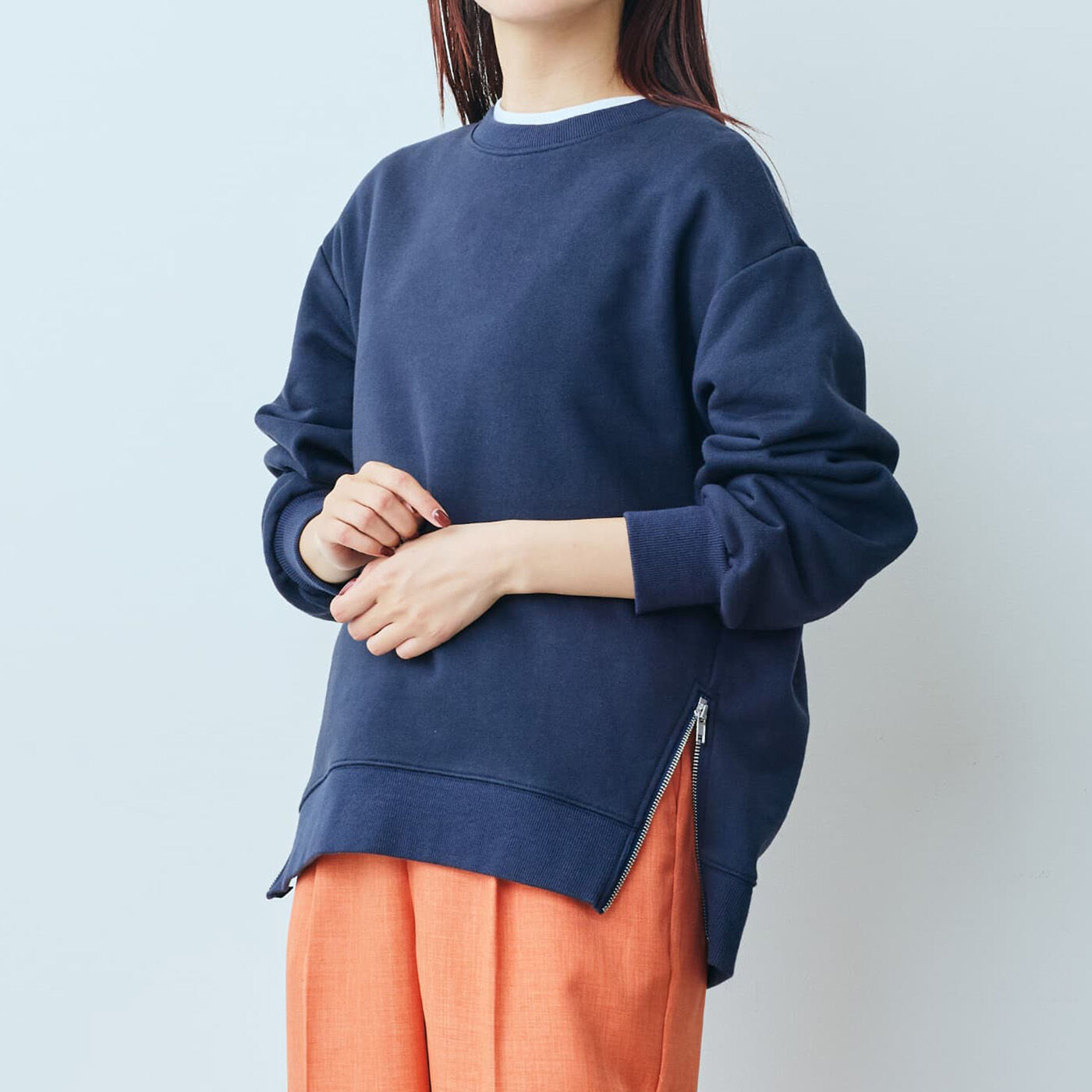 素材感とすそファスナーが大人カジュアルの秘密!がっしりしているけどやわらかいインド産オーガニックコットン100%裏毛素材を発見! この素敵な素材感は、やっぱりスウェットが欲しい......! 大人っぽ