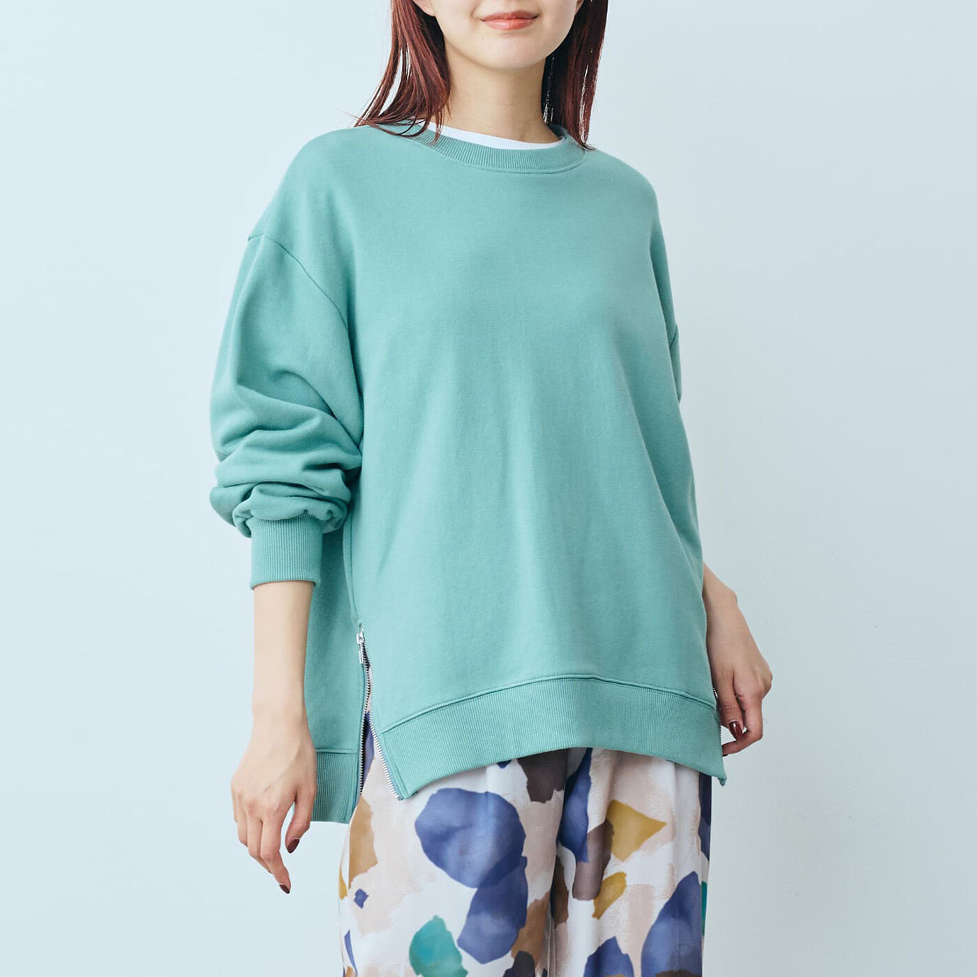 素材感とすそファスナーが大人カジュアルの秘密!がっしりしているけどやわらかいインド産オーガニックコットン100%裏毛素材を発見! この素敵な素材感は、やっぱりスウェットが欲しい......! 大人っぽ
