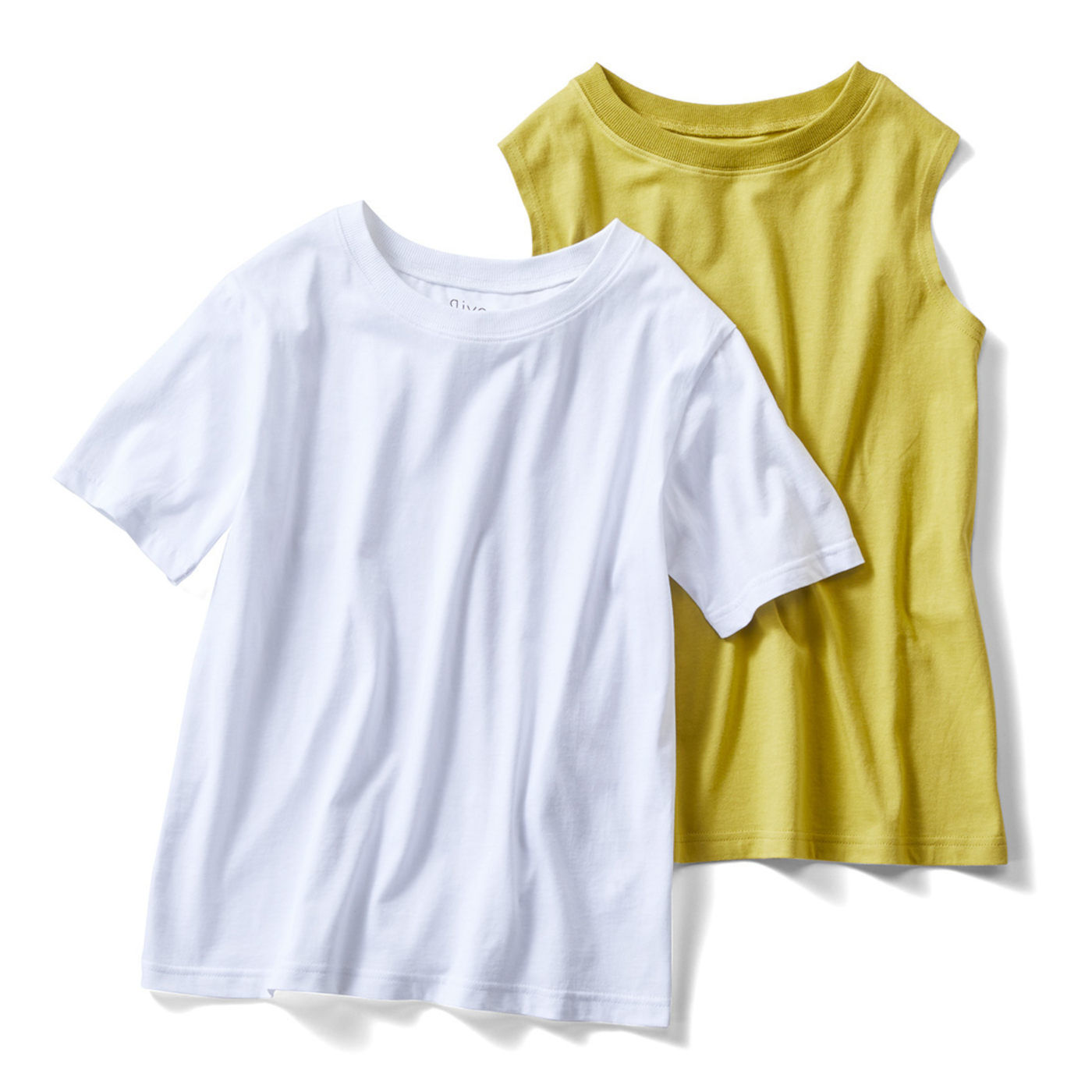 重ね着でも単品でも使える優秀コンビ。【3つで¥9,999】キャンペーン対象商品3点以上で特別価格¥3,333コーデのベースとして活躍するタンクとTシャツをそれぞれ1枚ずつ、定番色×差し色の組み合わせで