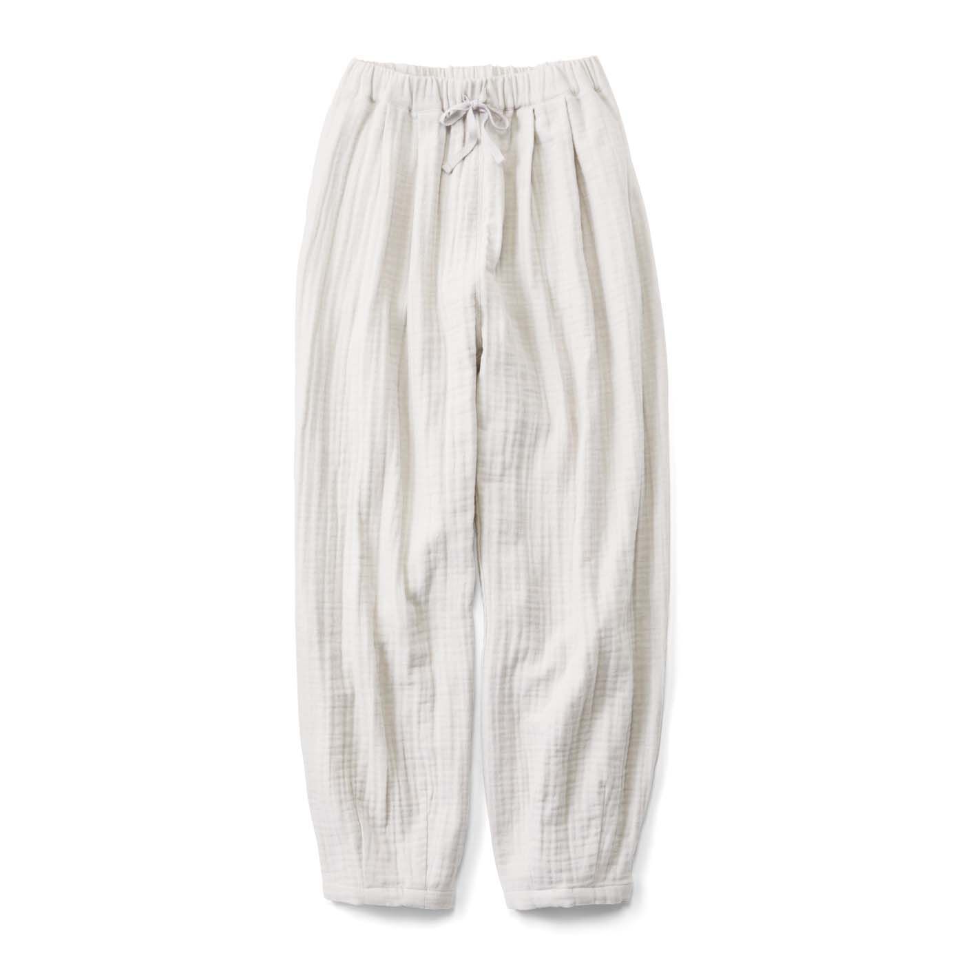 くたっとやわらか、極楽パンツで颯爽(さっそう)と。【3つで¥9,999】キャンペーン対象商品3点以上で特別価格¥3,333汗ばむ季節は、ボトムスも肌にやさしい天然素材をはきたい方におすすめ。ほどよい厚