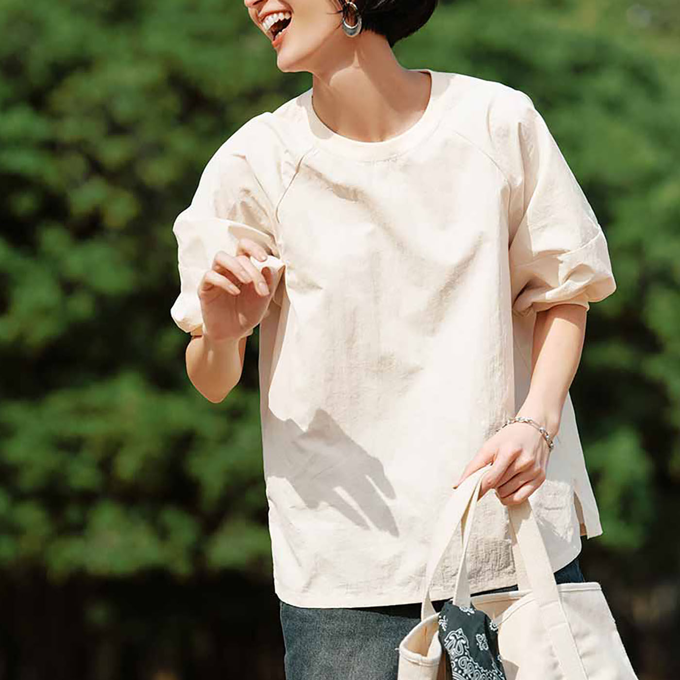 Tシャツよりきれいめな高機能トップスで差をつけたい【3つで¥9,999】キャンペーン対象商品3点以上で特別価格¥3,333Tシャツのようなカジュアル感と、ブラウスのような女っぽさを一枚に。マットなしぼ