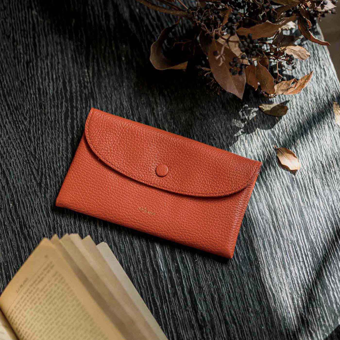 大阪の財布工房がイタリアンレザーで誂えた　オッティモウォレット〈フレッシュオレンジ〉
